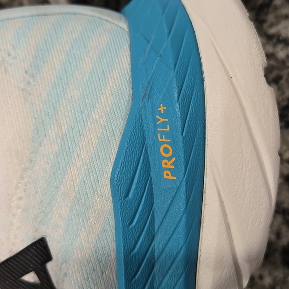 HOKA ONE ONE. MACH 5. WHITE AND BLUE GLASS SNEAKERS. SIZE 9D. - Picture 12 of 16